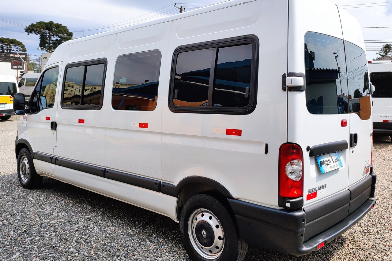 Renault Master Minibus - 12/13 4