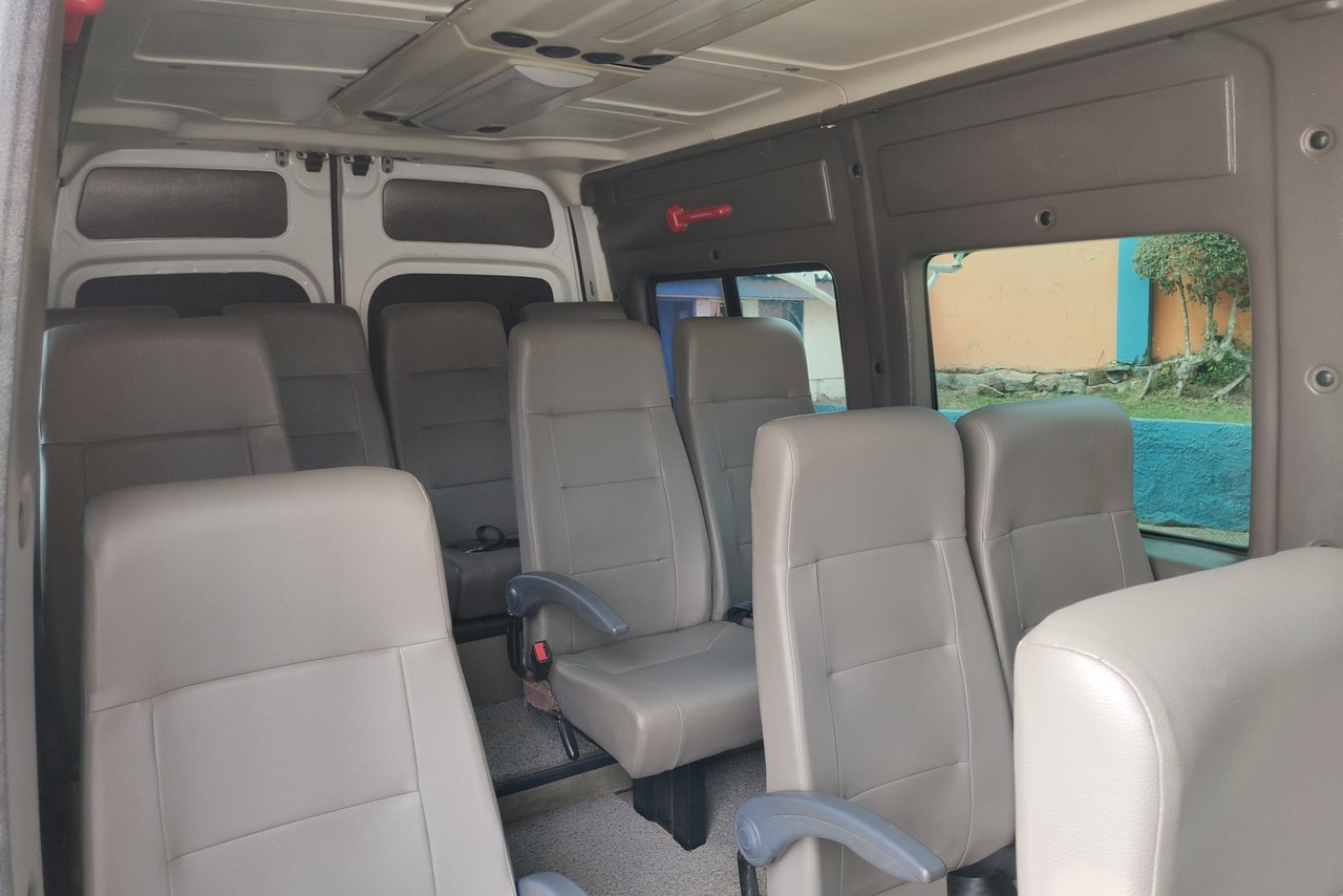 Renault Master Minibus - 12/13 7