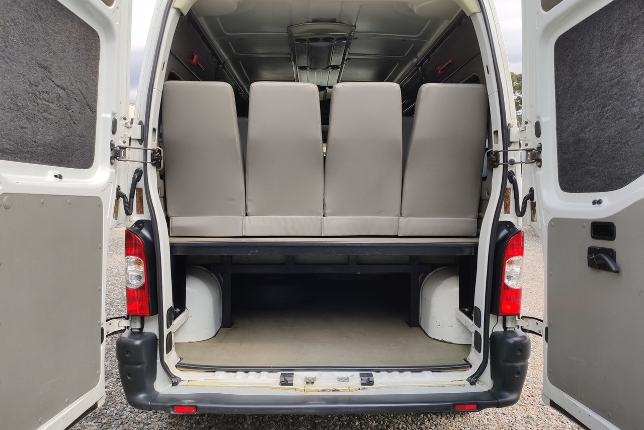 Renault Master Minibus - 12/13 9