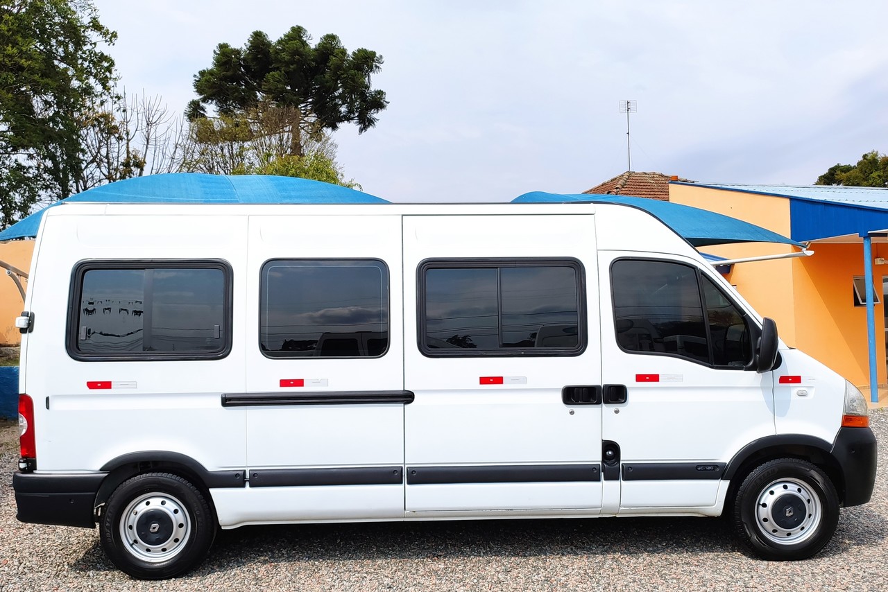 Renault Master Minibus - 12/13 10