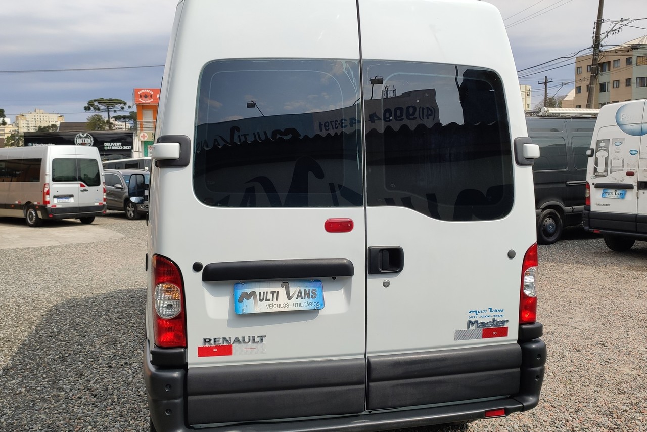 Renault Master Minibus - 12/13 13