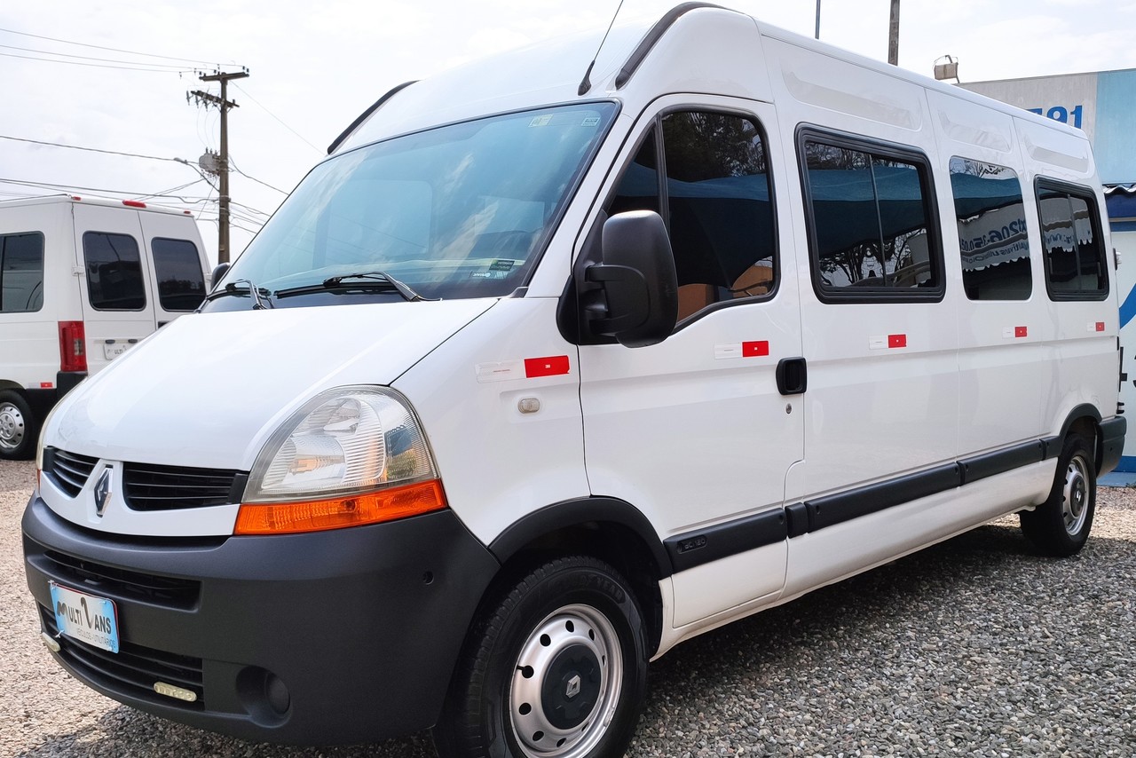 Renault Master Minibus - 12/13 15