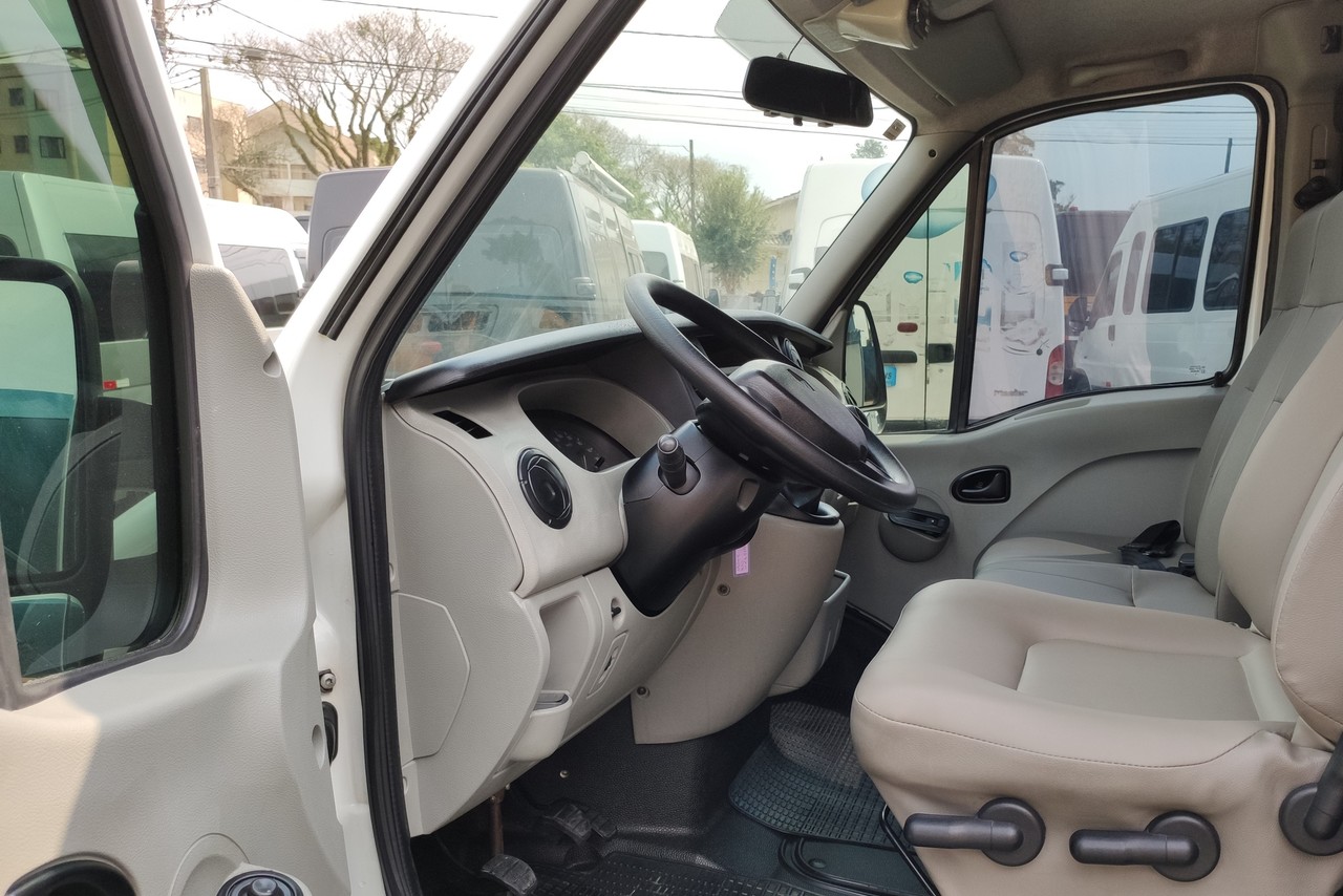 Renault Master Minibus - 12/13 16