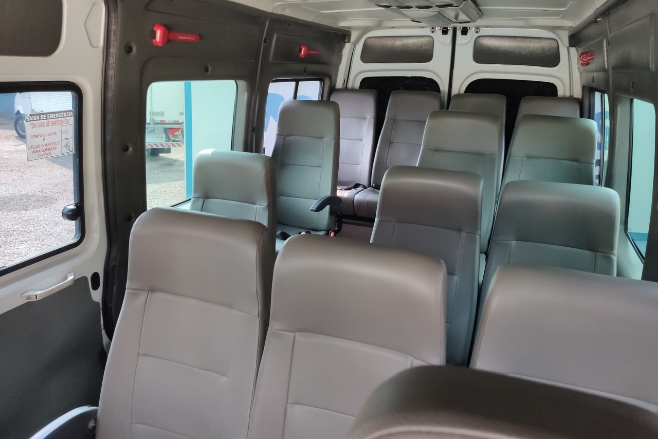 Renault Master Minibus - 12/13 17