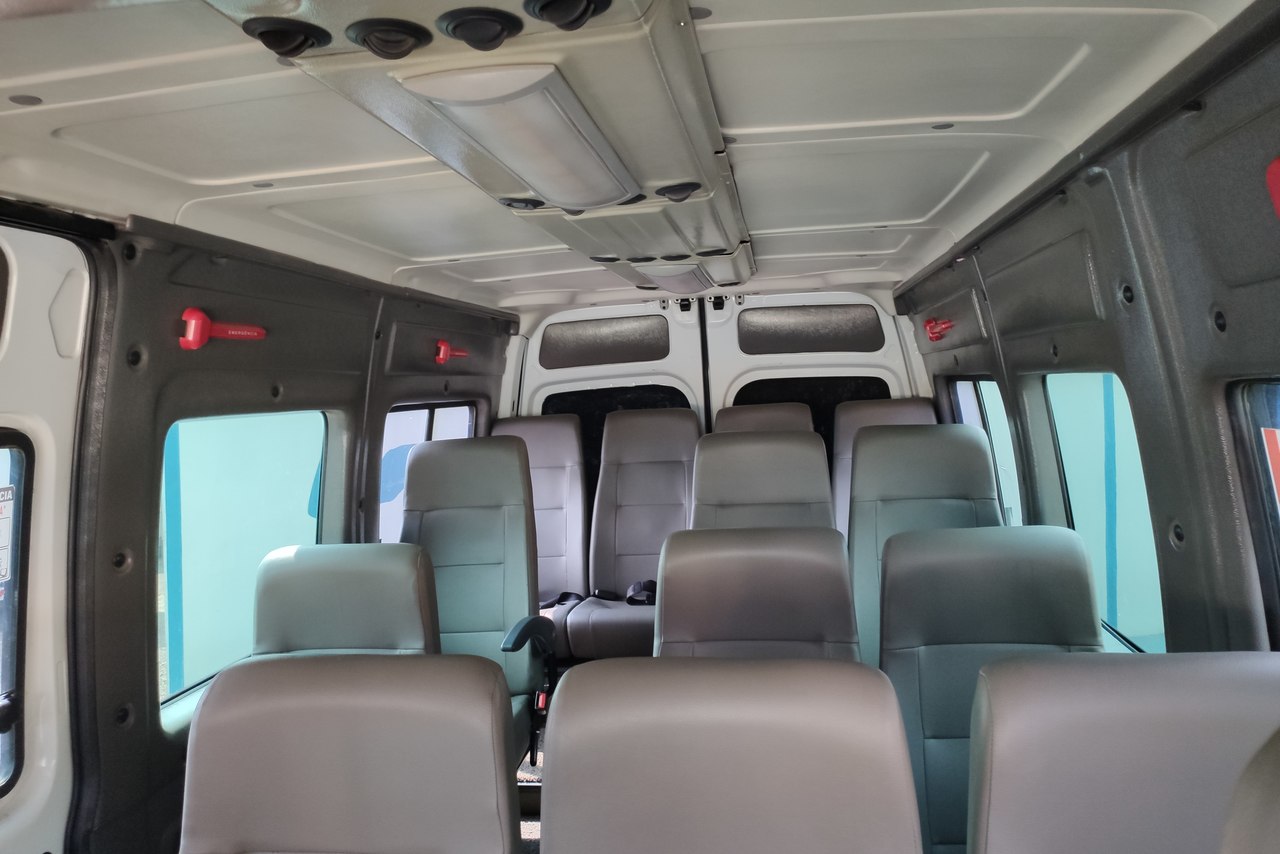 Renault Master Minibus - 12/13 18