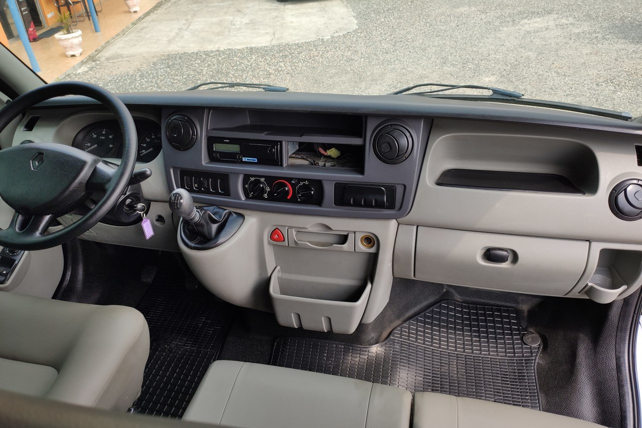 Renault Master Minibus - 12/13 20