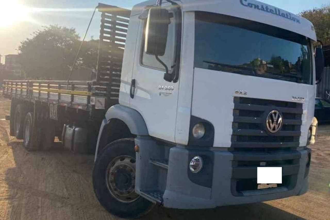 Volkswagen 24-250 E Constellation 3-Eixos - 11/11 2