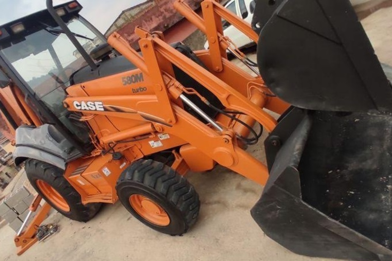 Case 580M - 09/09 5