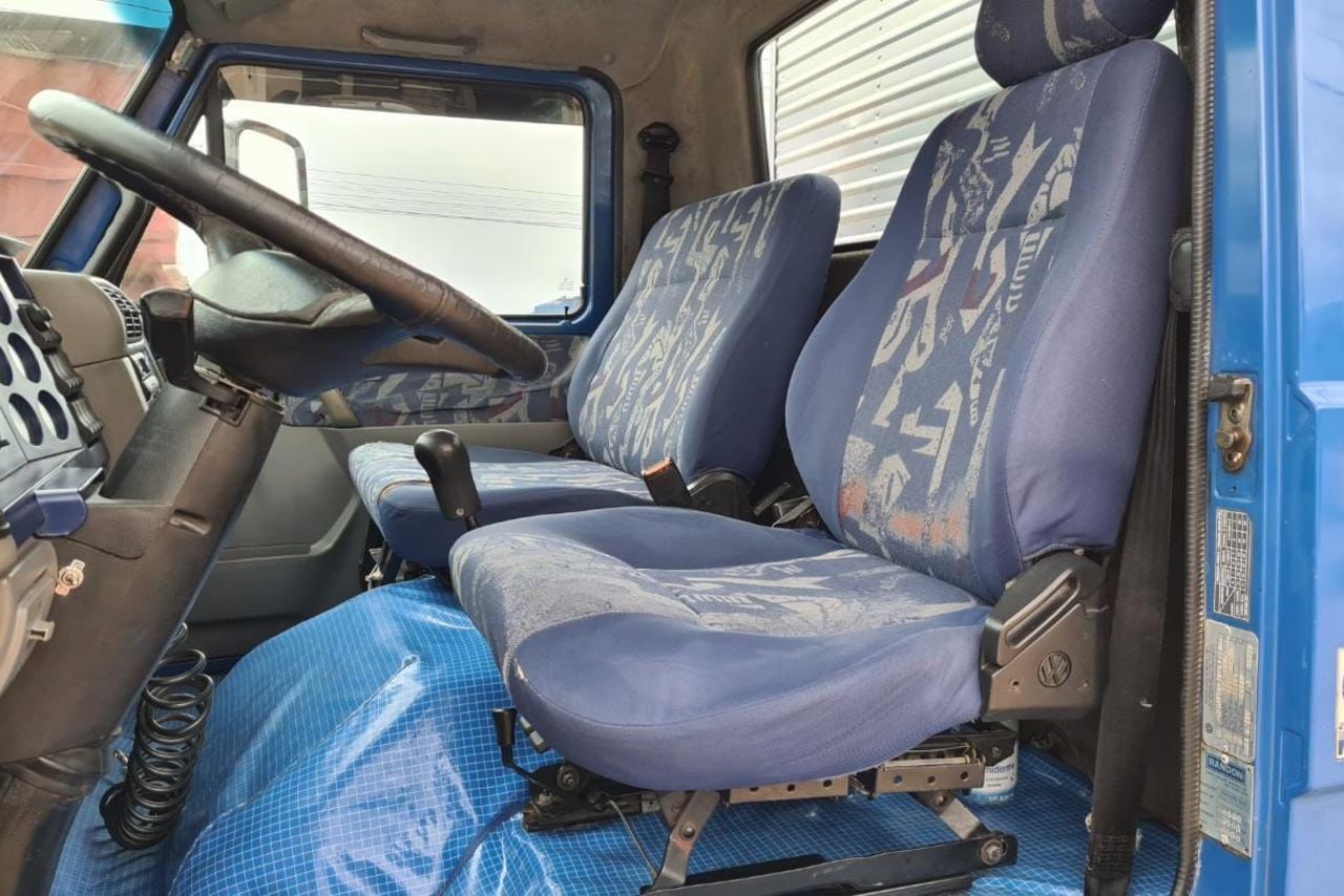 Volkswagen 8 120 - 02/02 3