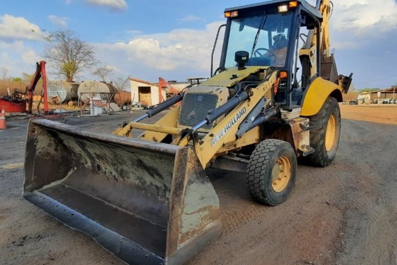 New Holland  LB90 - 09/09 4