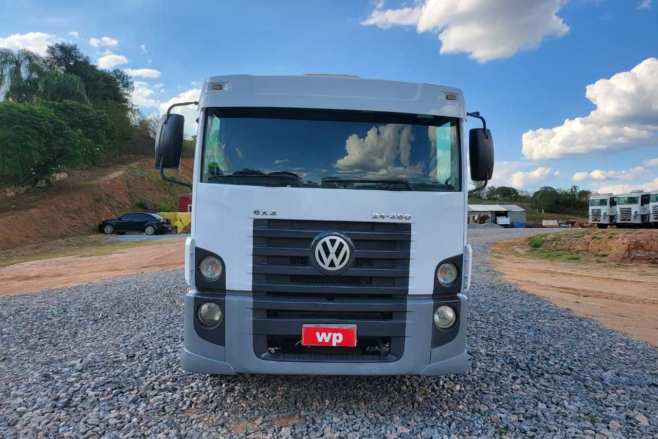 Volkswagen 24-250 E Constellation 3-Eixos - 11/11 2
