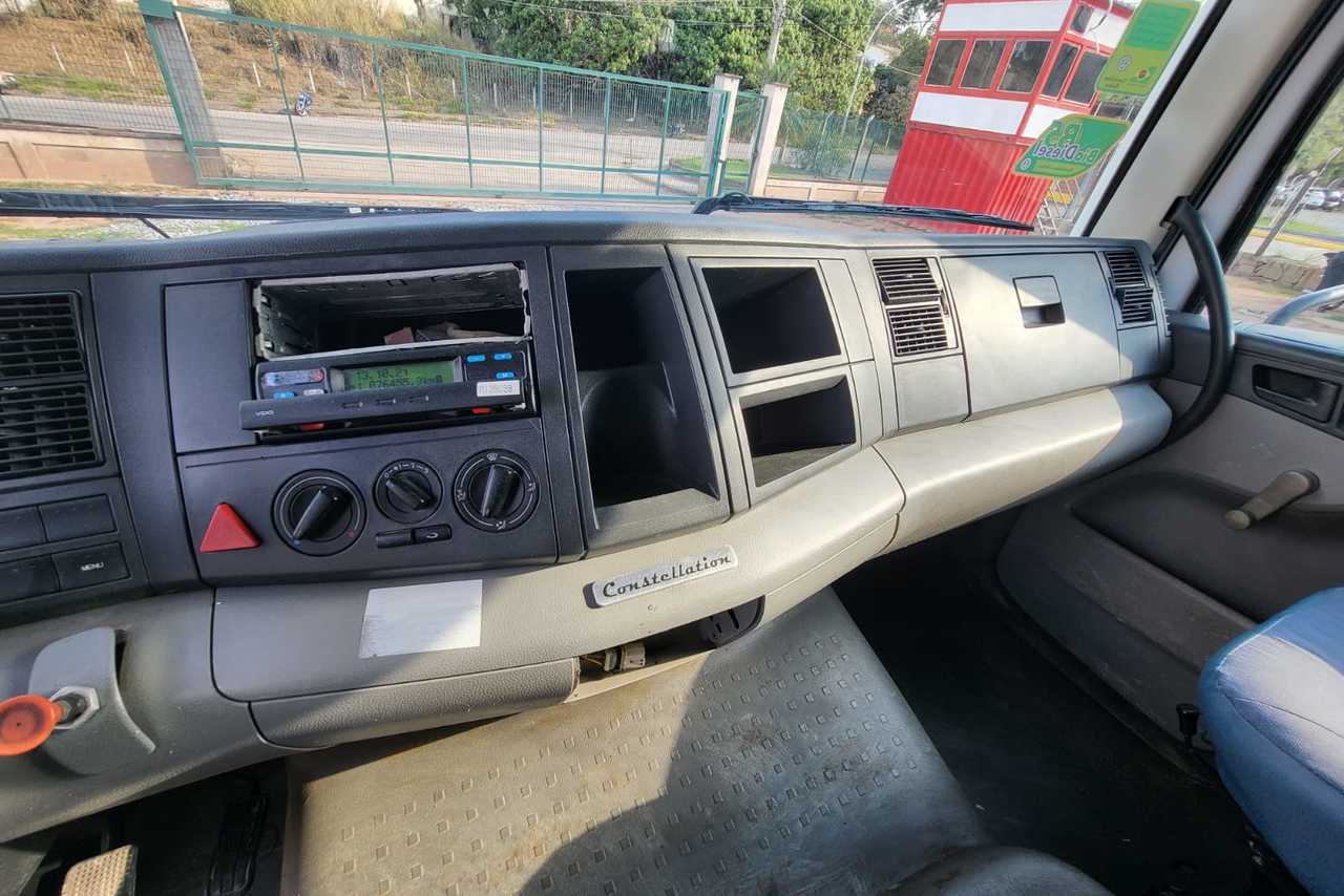 Volkswagen 24-250 E Constellation 3-Eixos - 11/11 12