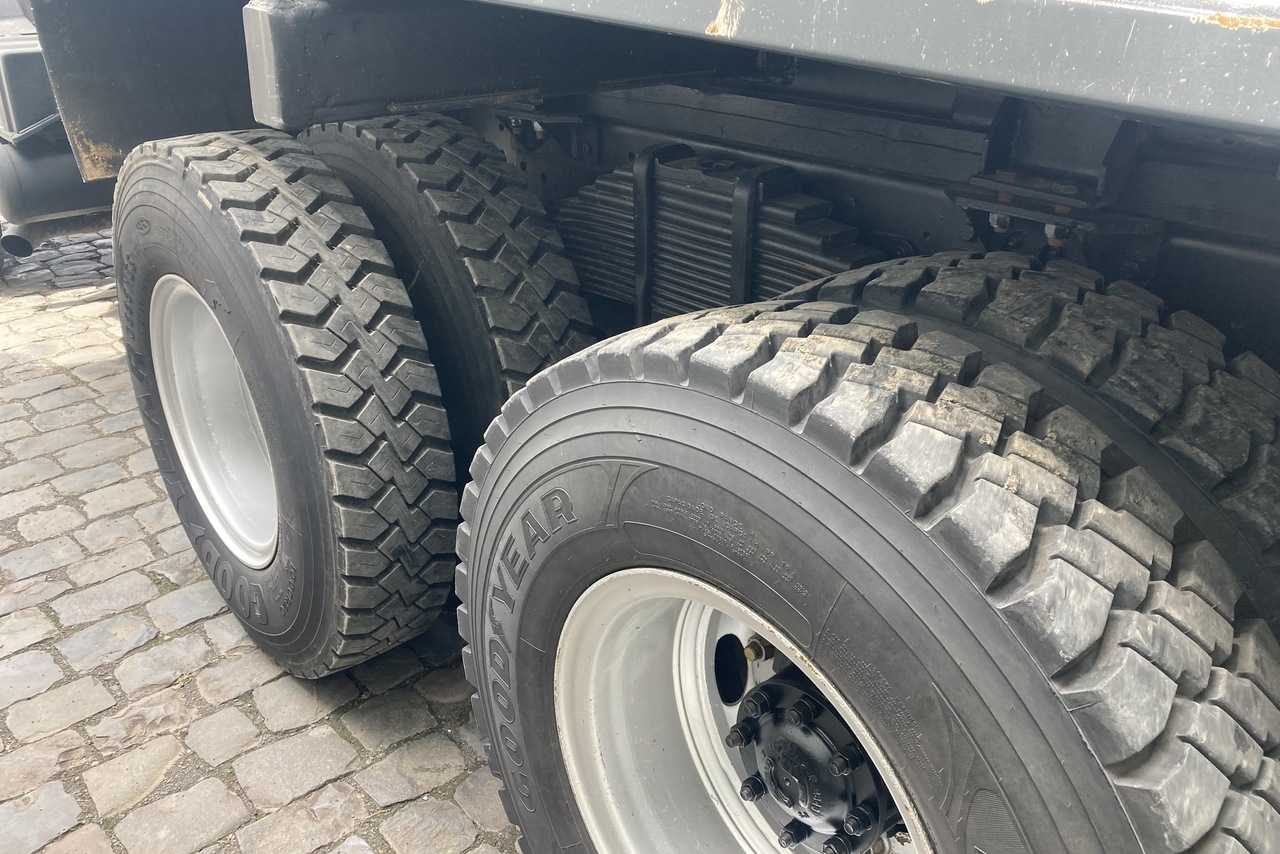 Volkswagen 26-280 Constellation 6x4 - 13 2