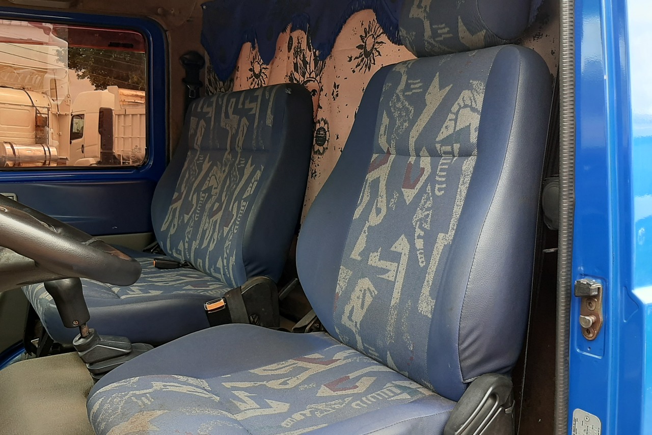 Volkswagen 8 150 - 02/02 9