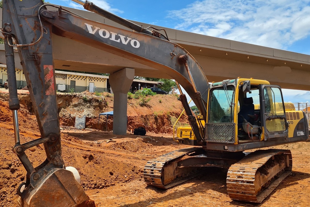 Volvo EC210BLC - 06/06 2