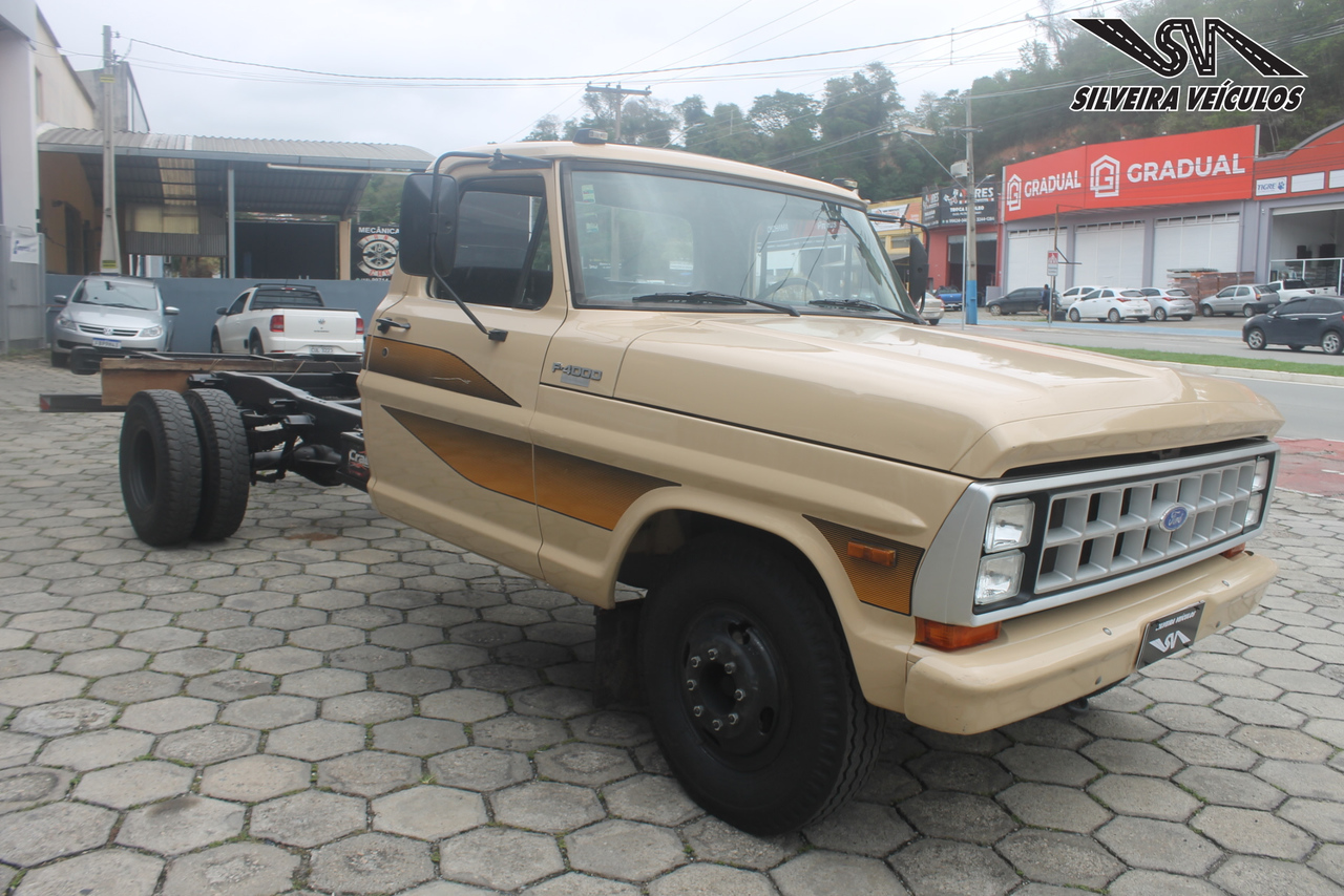 Ford F4000 - 88/89 3