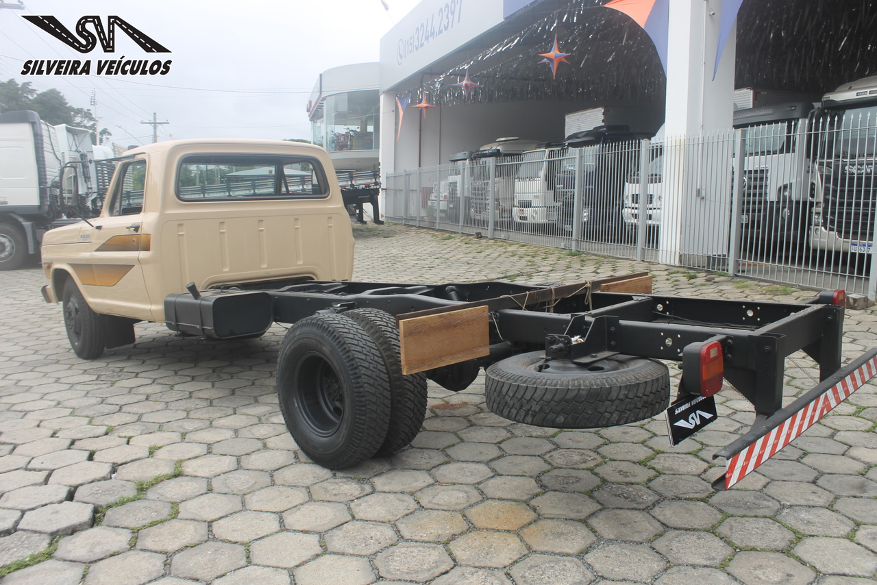 Ford F4000 - 88/89 5