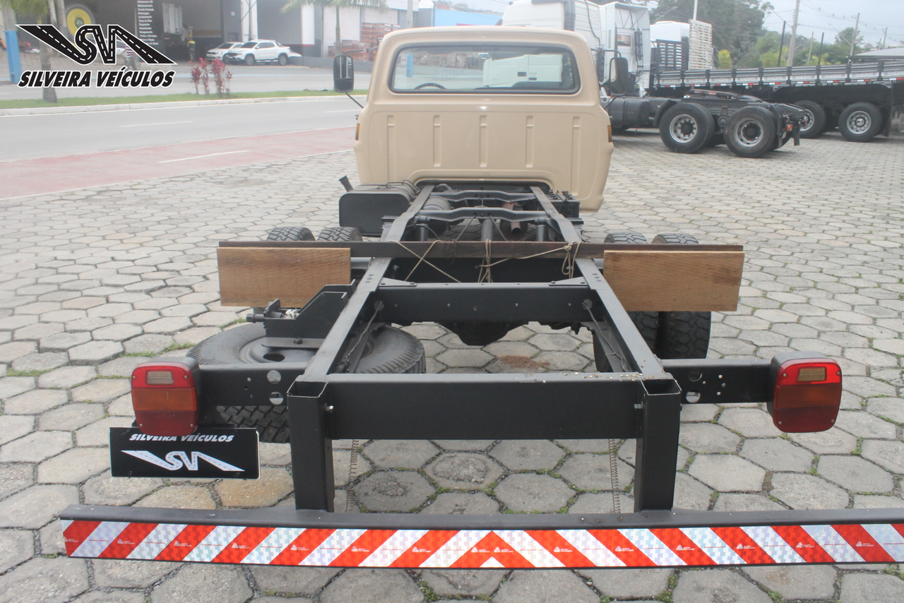 Ford F4000 - 88/89 6