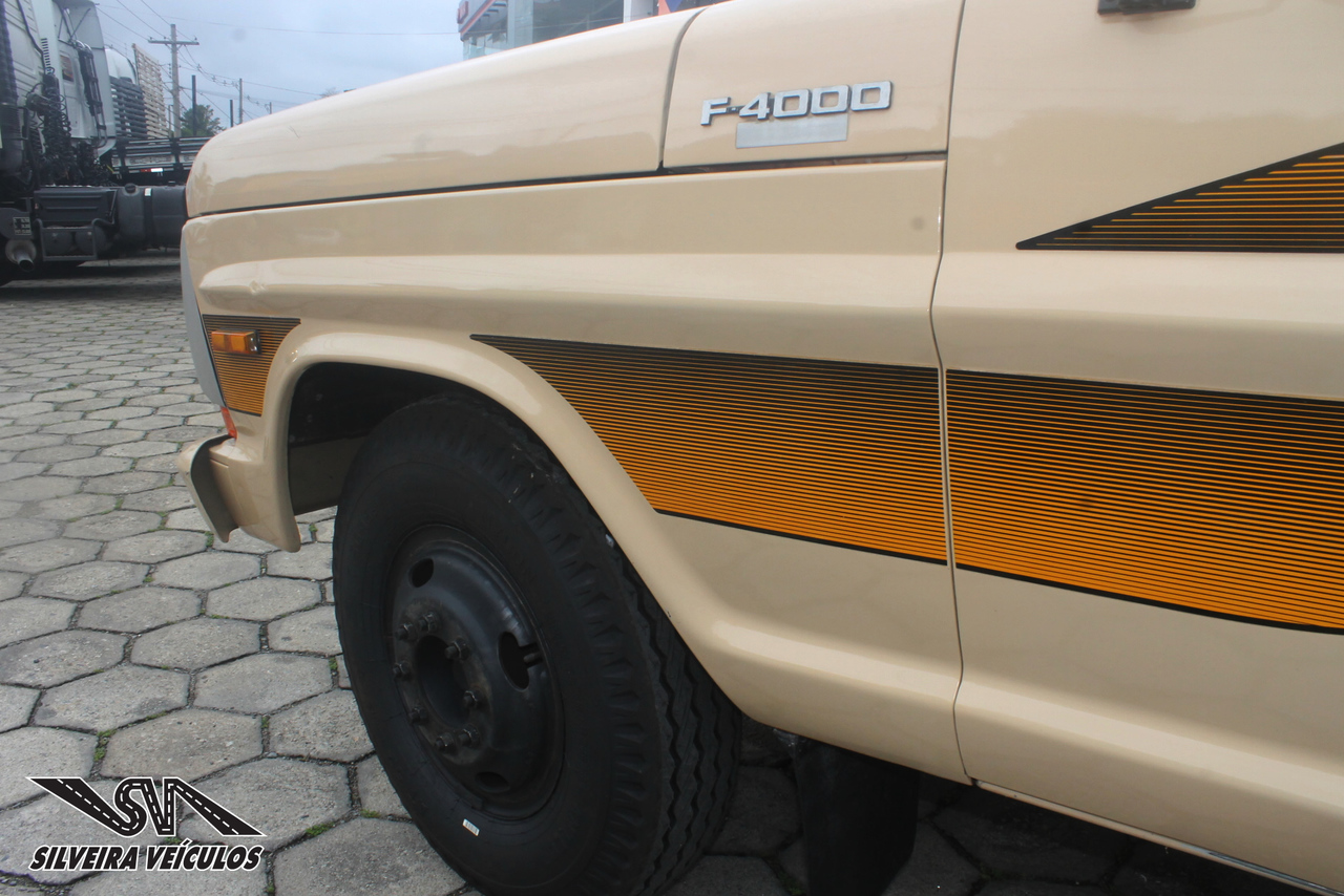 Ford F4000 - 88/89 8