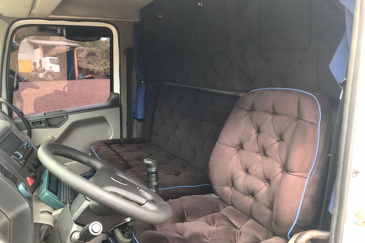 Volkswagen 24-250 E Constellation 3-Eixos - 09/09 16