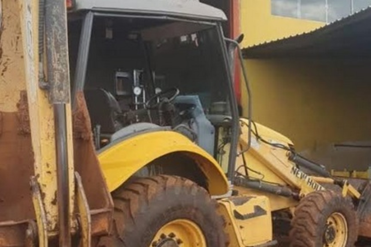 New Holland B95B - 12/12 3