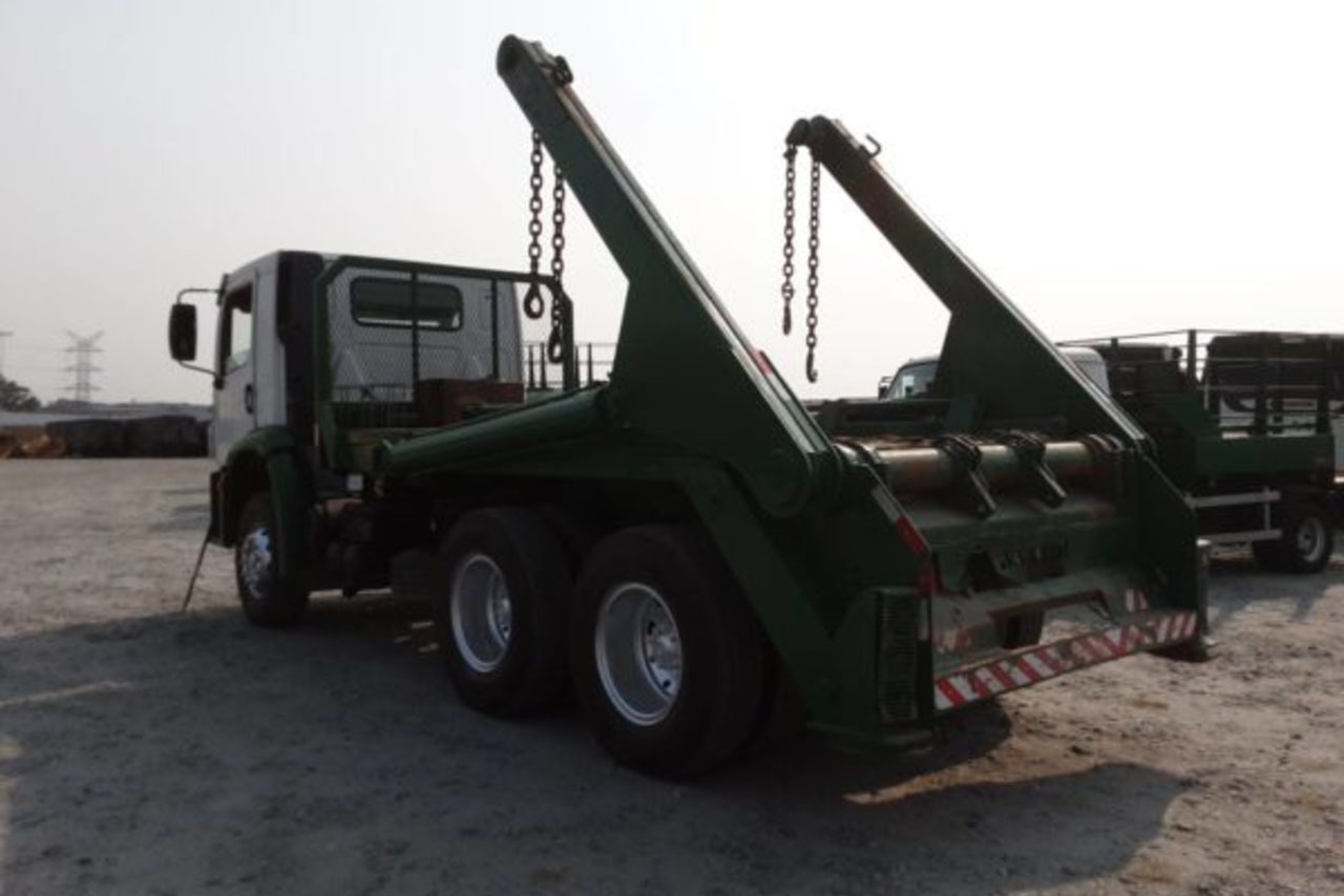 Volkswagen 26-280 Constellation 6x4 -  4