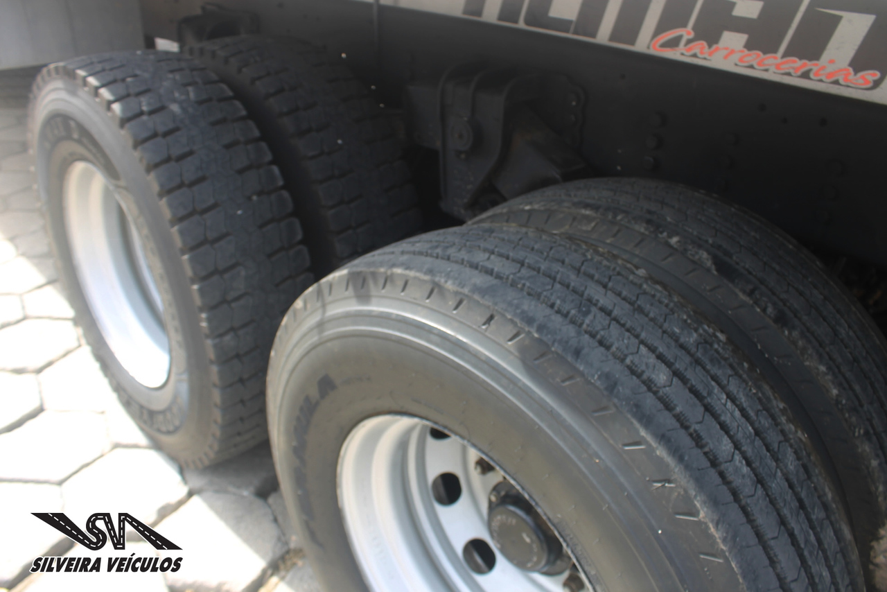 Volkswagen 19-320 Titan - 09/09 6