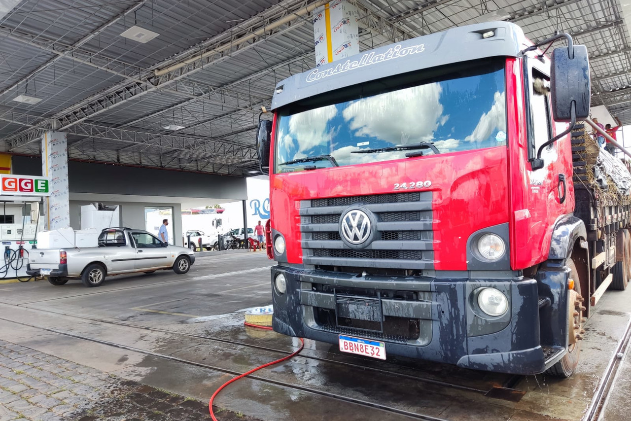 Volkswagen 24-280 E Constellation 6x2 -  3