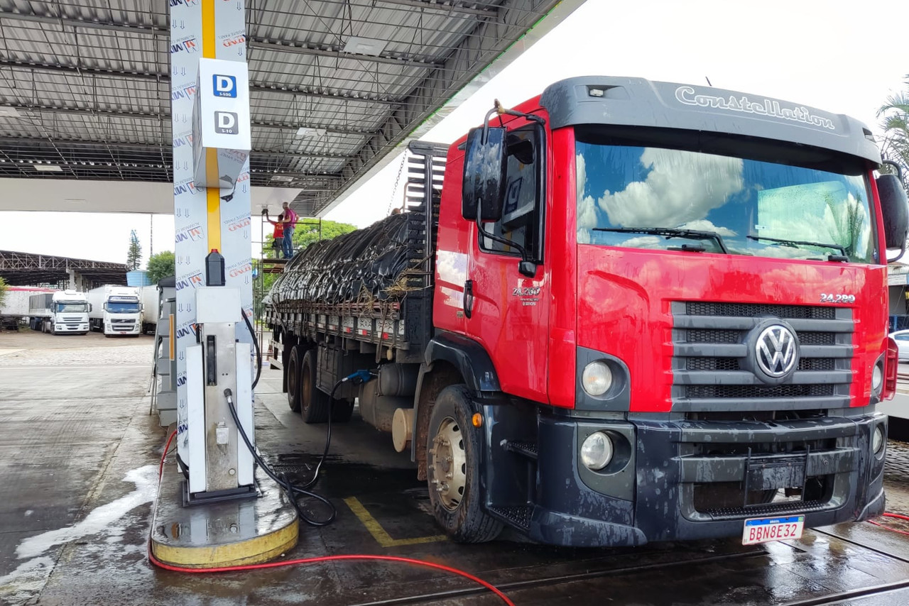 Volkswagen 24-280 E Constellation 6x2 -  4