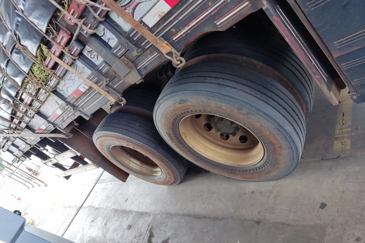 Volkswagen 24-280 E Constellation 6x2 -  8