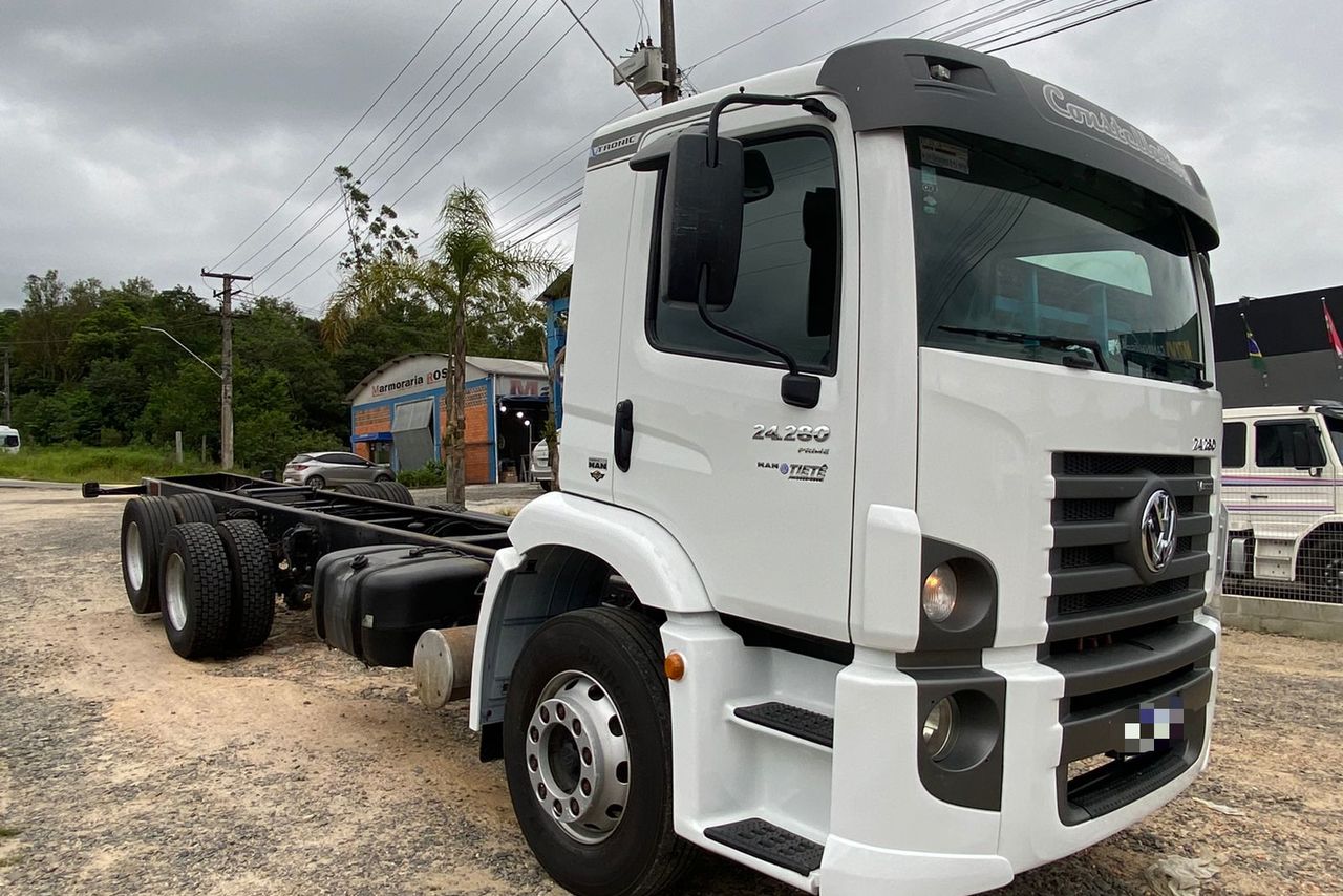 Volkswagen 24-280 E Constellation 6x2 - 19/19 9