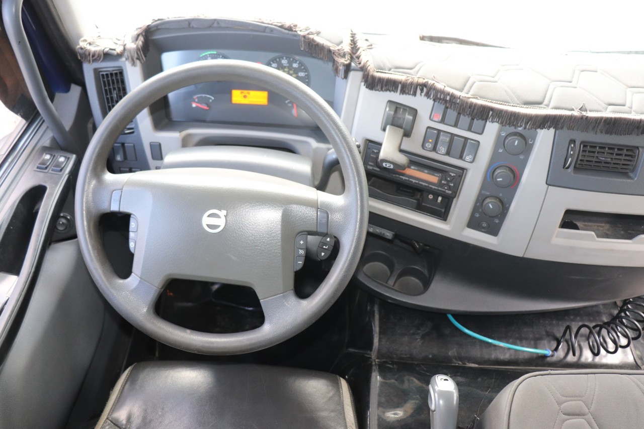 Volvo VM260 - 12/12 11
