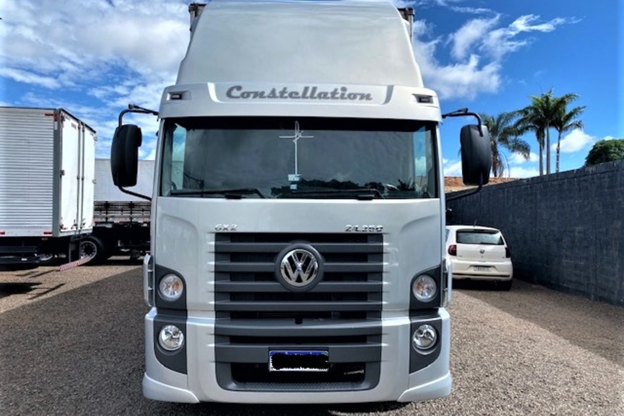 Volkswagen 24-250 E Constellation 3-Eixos - 10/11 2