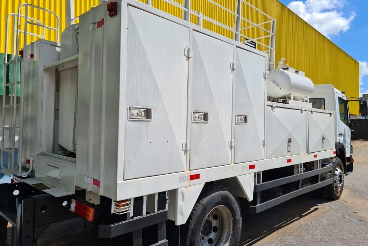 Mercedes Benz MB 1518 - 08/08 2