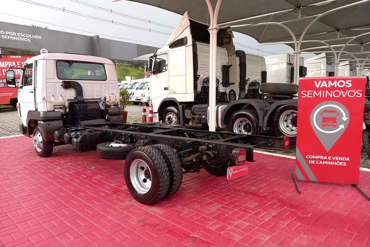 Volkswagen 8 160 - 15/15 5