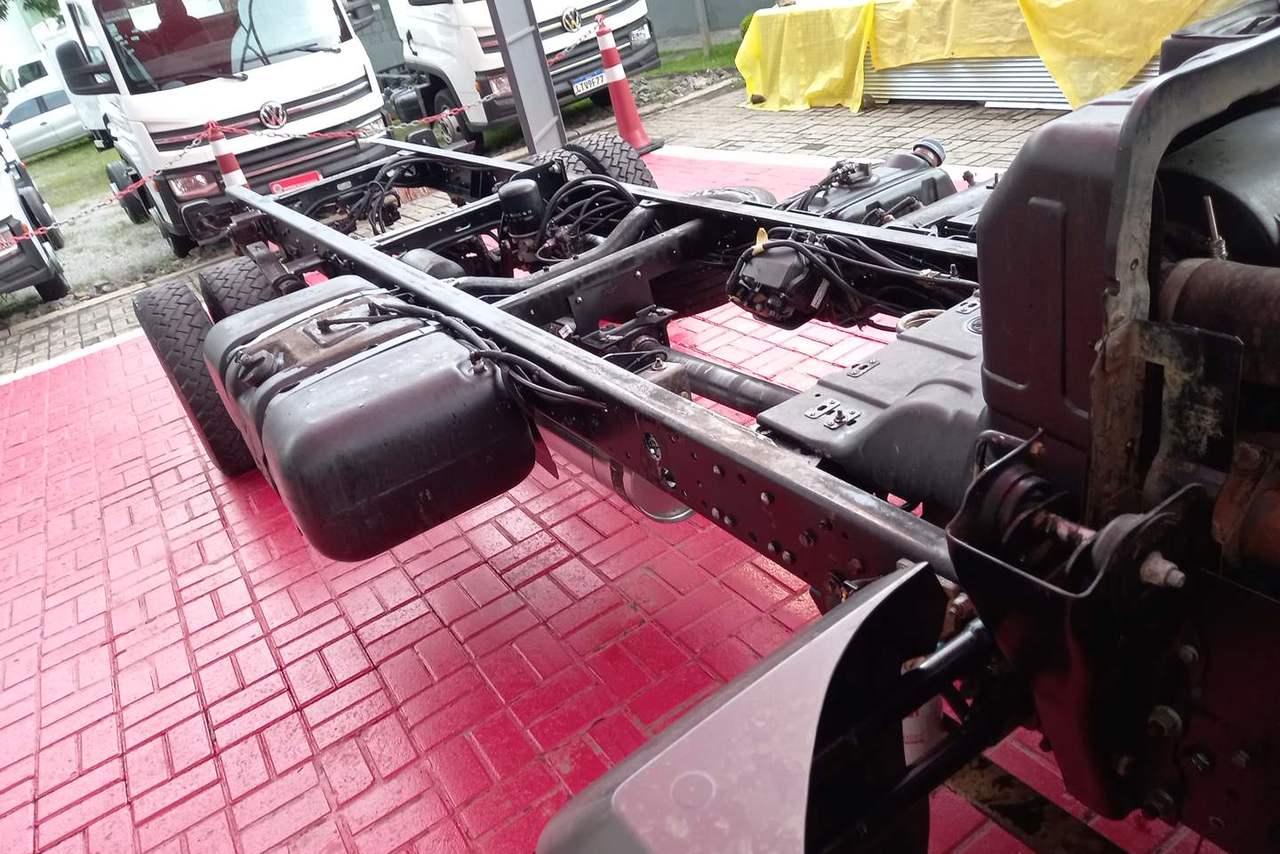 Volkswagen 8 160 - 15/15 16