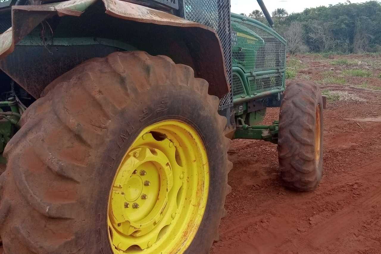 John Deere 5085 - 15/15 4