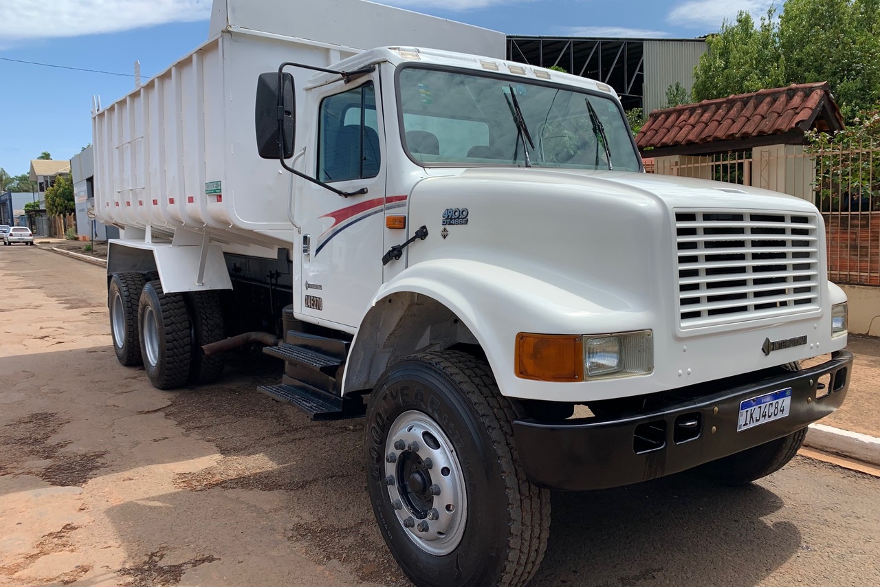 International 4900 - 02/02 2