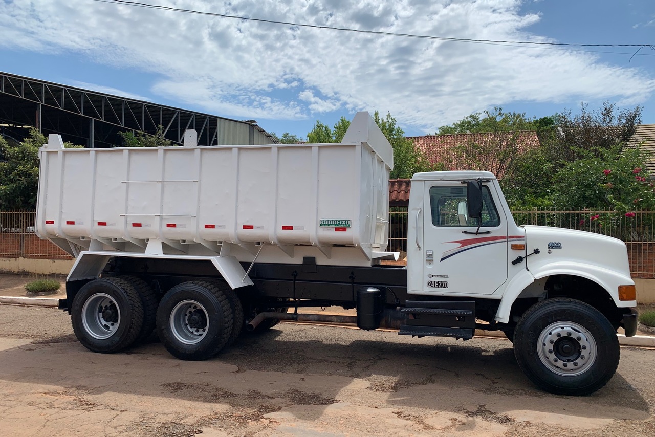 International 4900 - 02/02 4