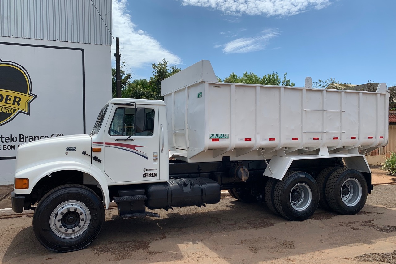 International 4900 - 02/02 7