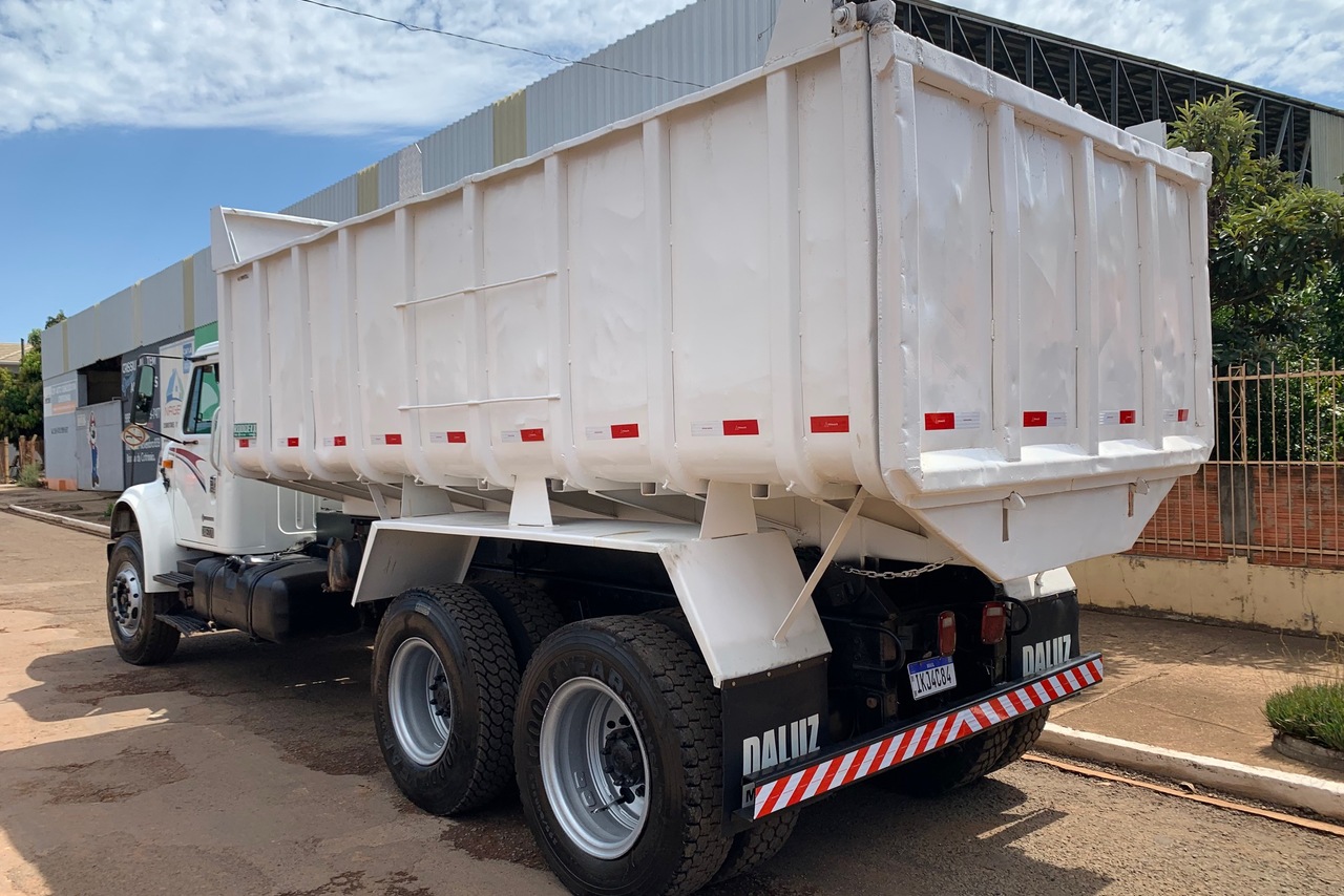 International 4900 - 02/02 8