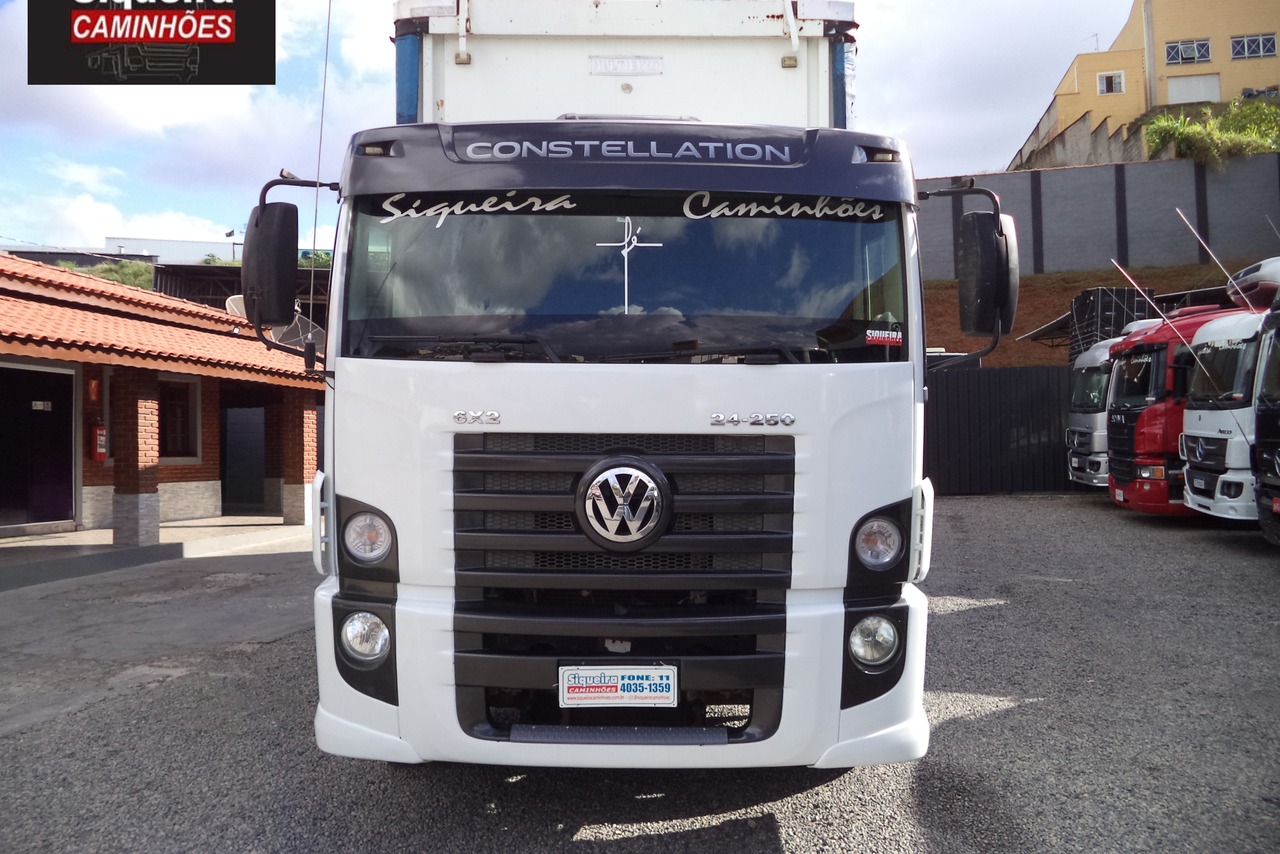Volkswagen 24-250 E Constellation 3-Eixos - 10/10 2