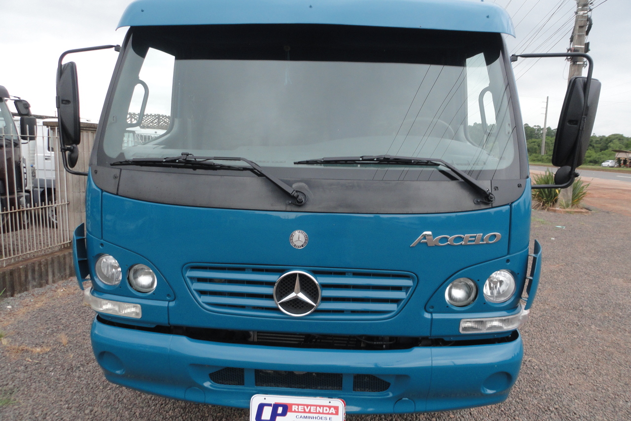 Mercedes Benz Accelo 915 - 08/08 2