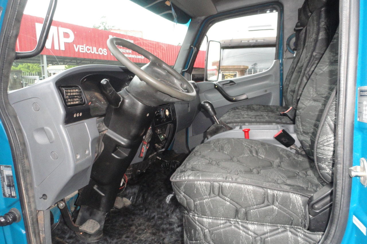 Mercedes Benz Accelo 915 - 08/08 4