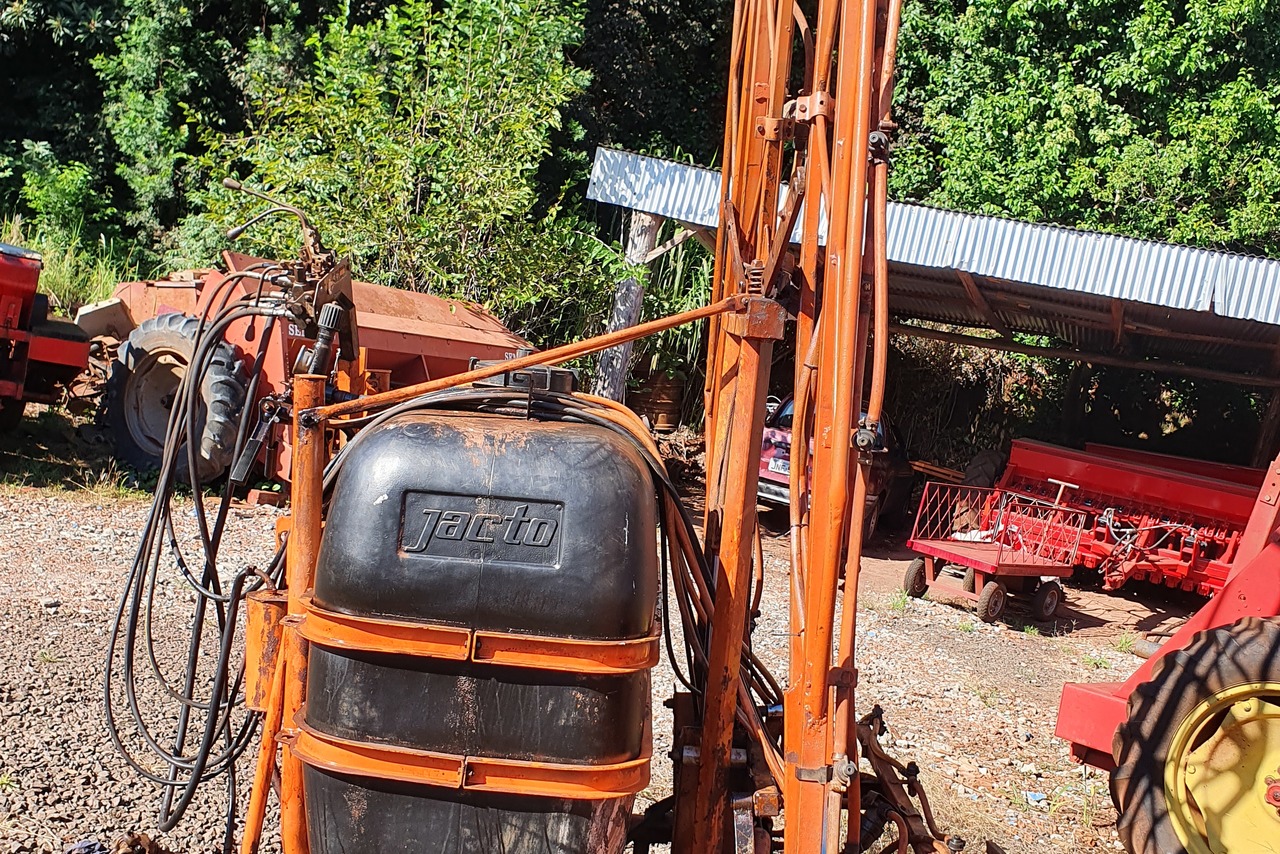 Jacto 600L -  4