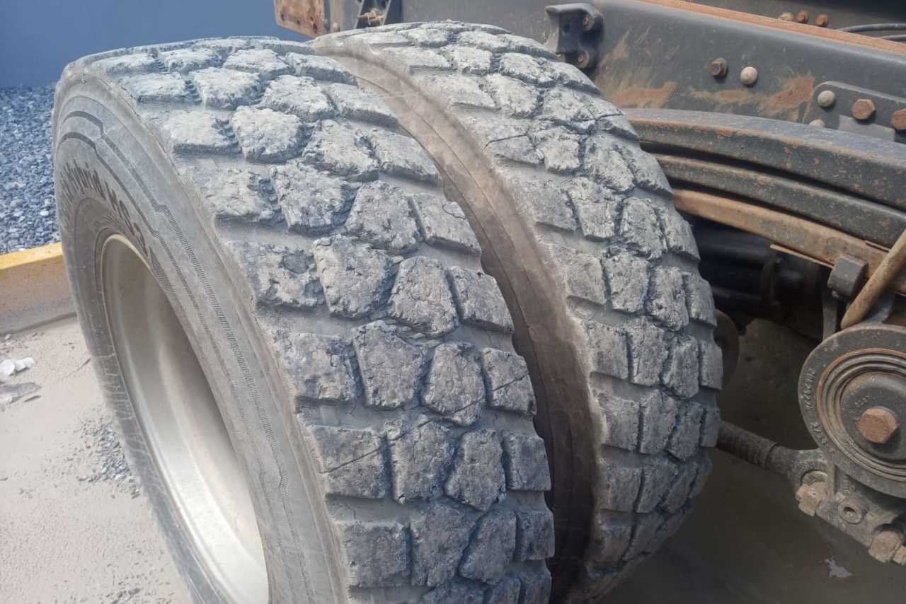 Volvo VM330 - 14/14 6