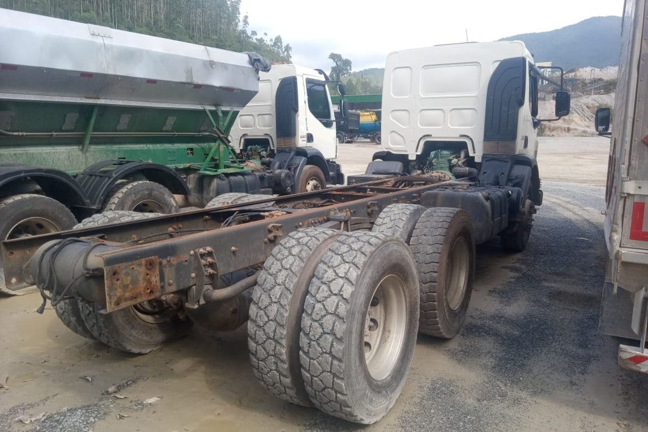 Volvo VM330 - 14/14 7