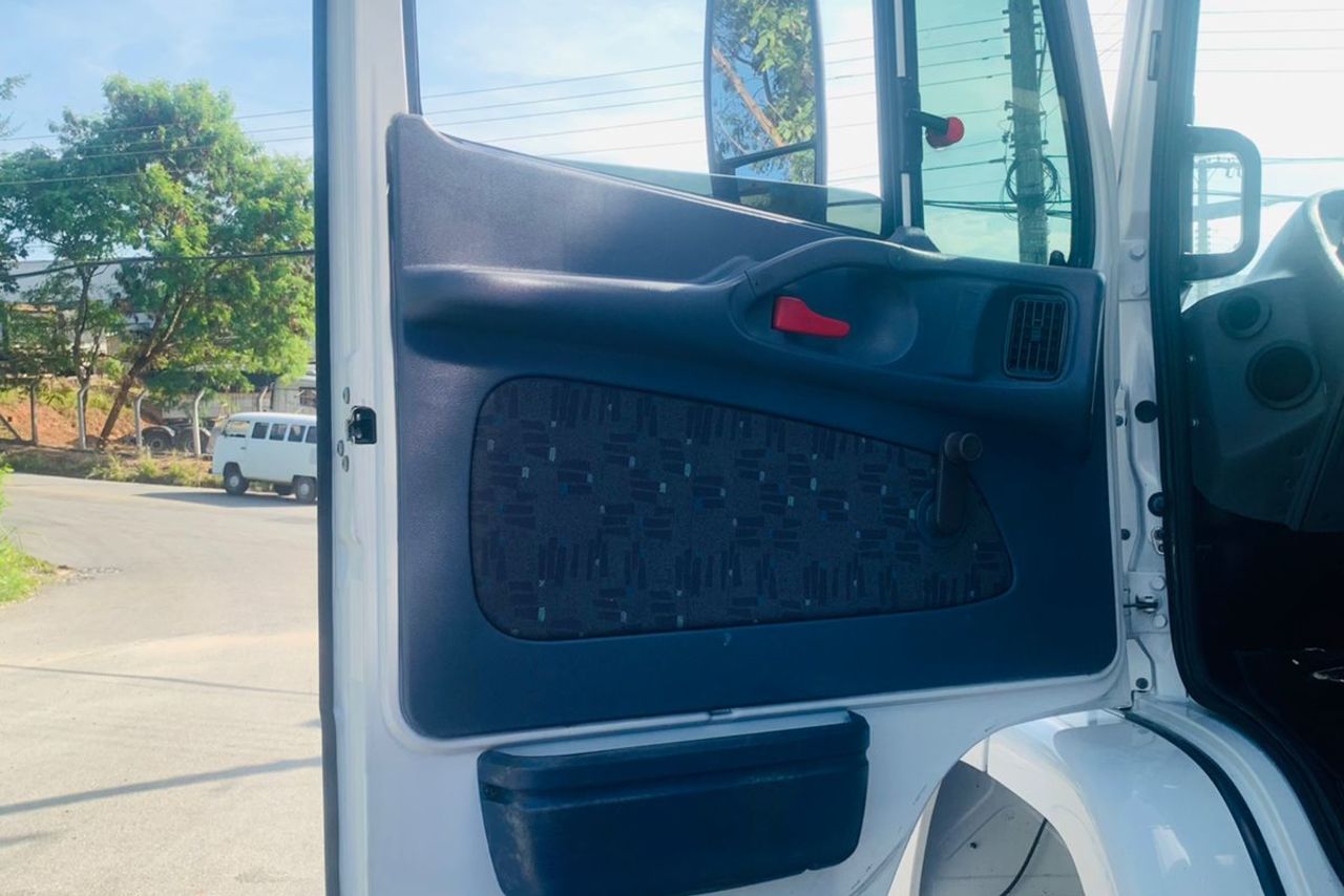 Mercedes Benz MB 1620 - 09/09 8