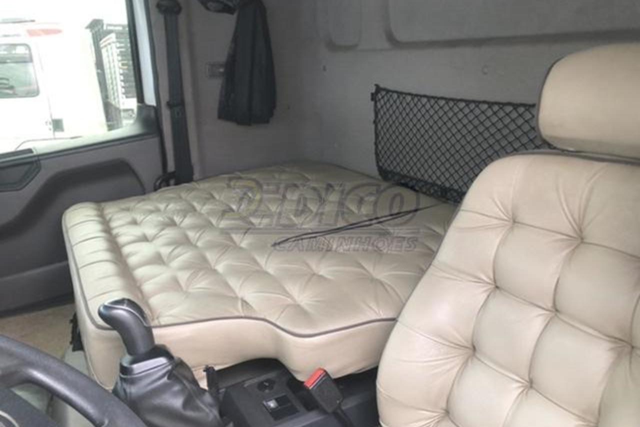 Volkswagen 30-330 Constellation 8x2 - 19/19 4