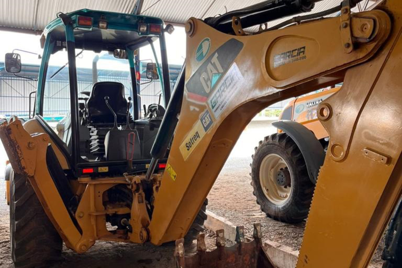Caterpillar 416E - 12/12 2